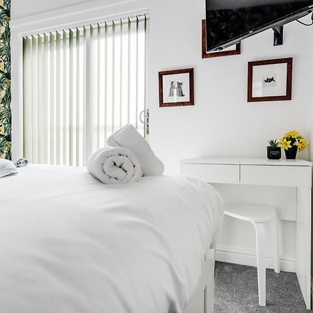 Buxton Apartment - 1 Bed, Free Parking, Wi-Fi Hazel Grove Экстерьер фото